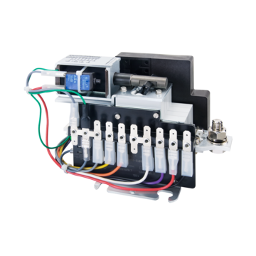 Typ E-1073-437 von E-T-A: Ermöglicht eine fernsteuerbare Ein-/Ausschaltfunktion zwischen Batterie und Bordnetz.